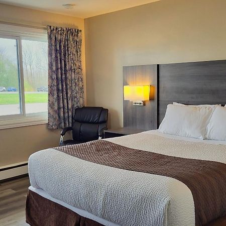 Maple Leaf Inn & Suites Kincardine Exterior foto